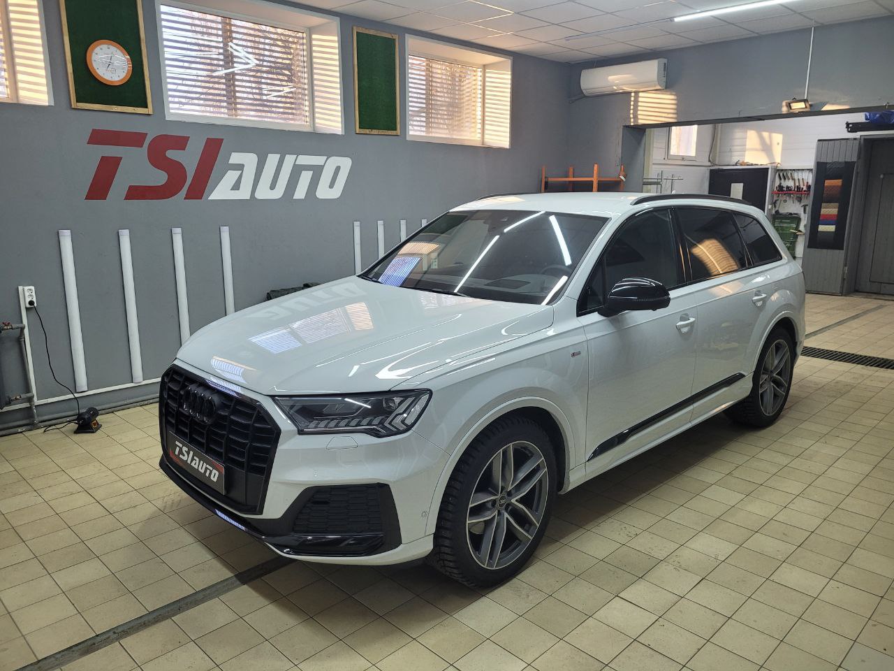 Правильная шумоизоляция Audi Q7 в Краснодаре 